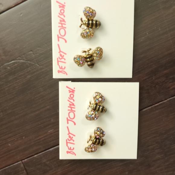 Betsey Johnson Bumble Bee Earrings - Picture 3 of 3